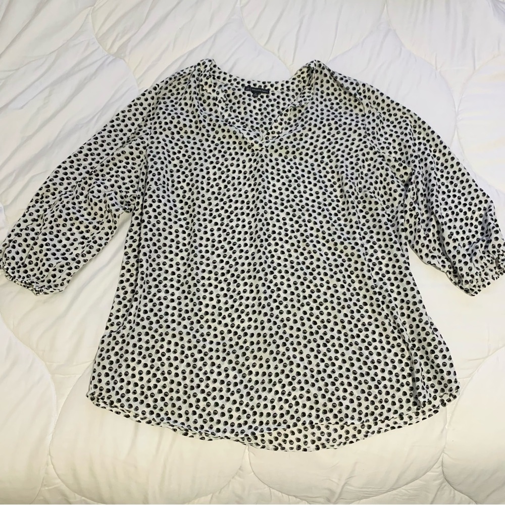💥4/$15 Adrianna Papell Spotted Blouse
